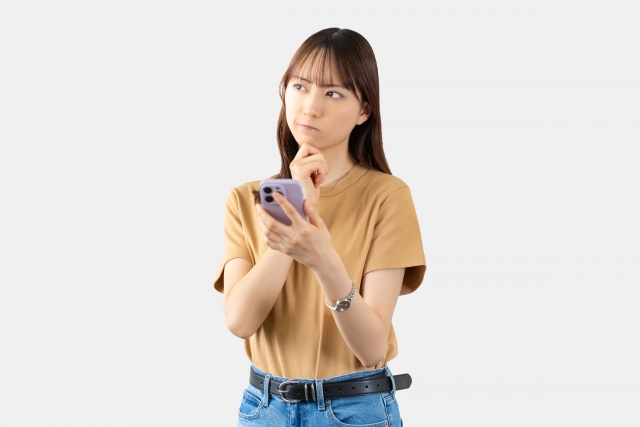 LINEの返信が遅い男性の心理を解説する記事。脈なしなのか忙しいだけなのかを見分けるヒント